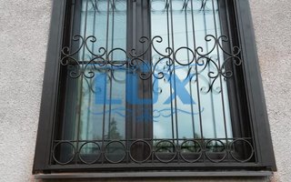 сварная решетка на окно люкс